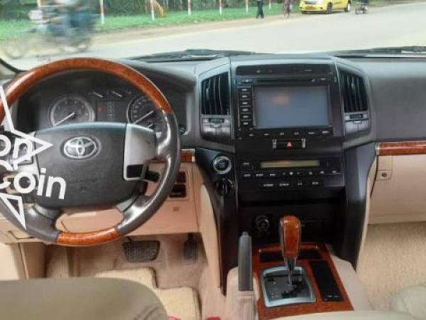 Toyota Land Cruiser 2010