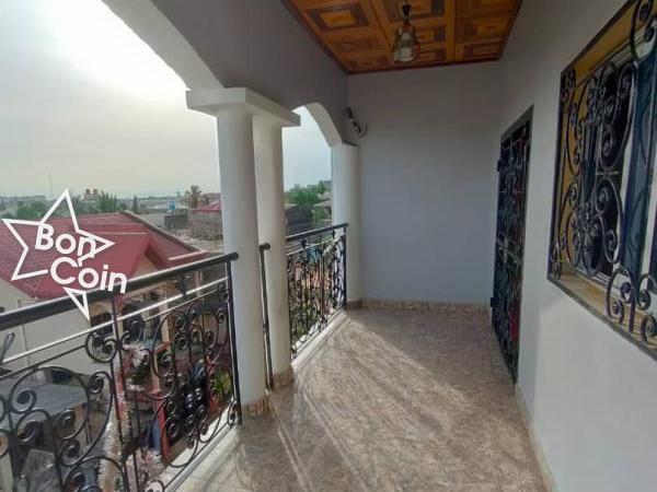 Appartement 3 chambres à louer à Logpom, Douala 