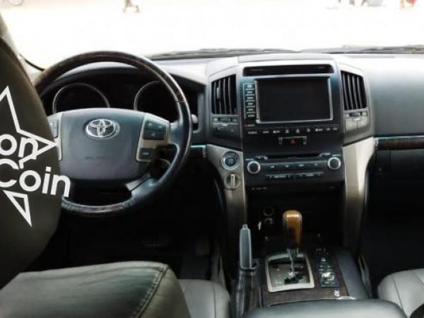 Toyota Land Cruiser VX-R 2012
