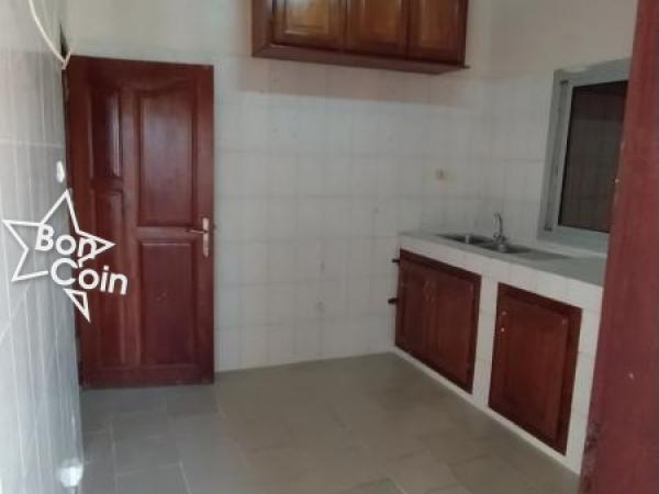 Appartement moderne 3 chambres à louer à Omnisports, Yaoundé