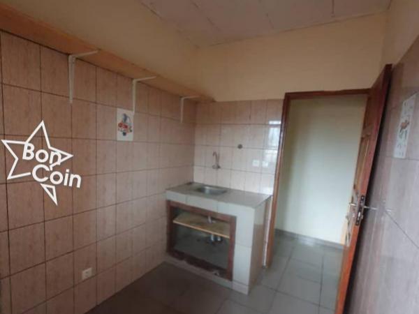 Appartement à louer à Efoulan, Yaoundé