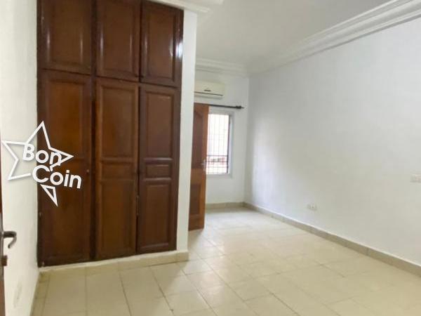 Appartement à louer à Bonapriso, Douala