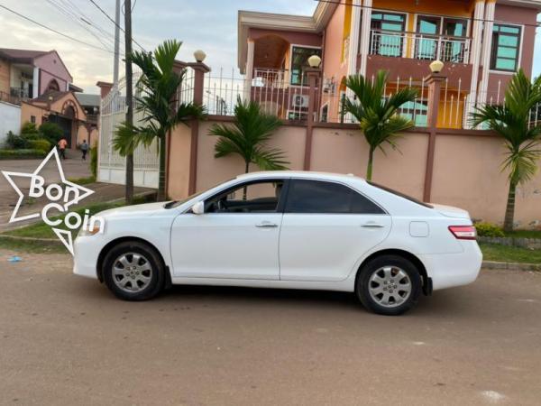 Toyota camry LE 2011 