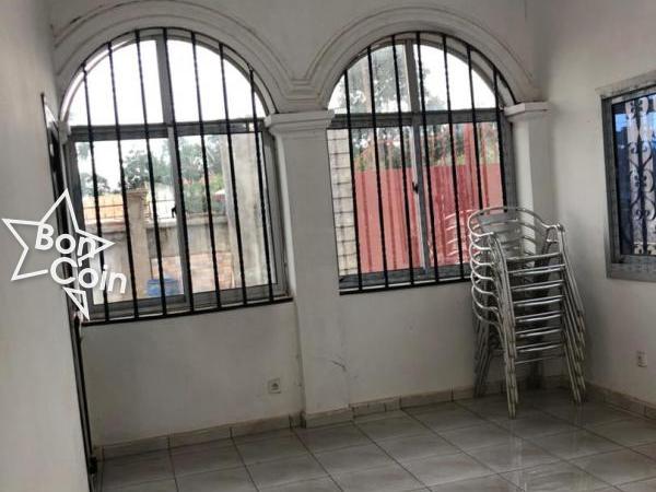 Duplex moderne à louer à Yaoundé, Nkolfoulou