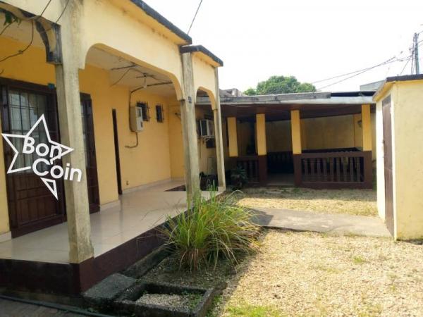 Villa 3 Chambres à louer à Kotto, Douala