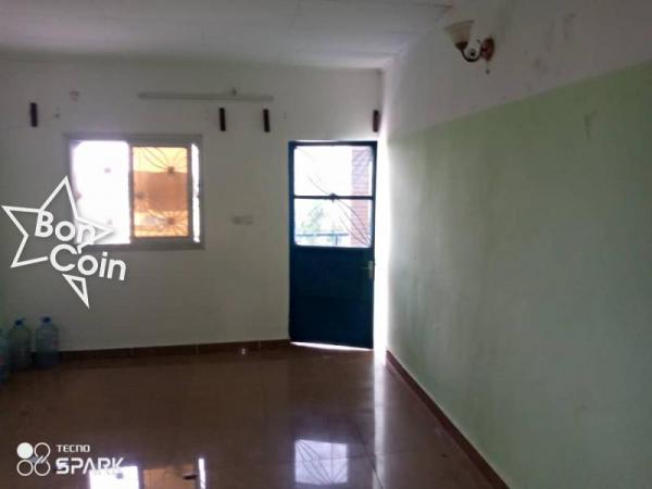 Studio moderne à louer à youpwe, Douala