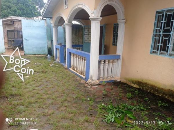 Villa à louer à PK13, Douala