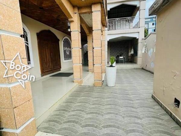 Villa et immeuble à vendre à Kotto, Douala