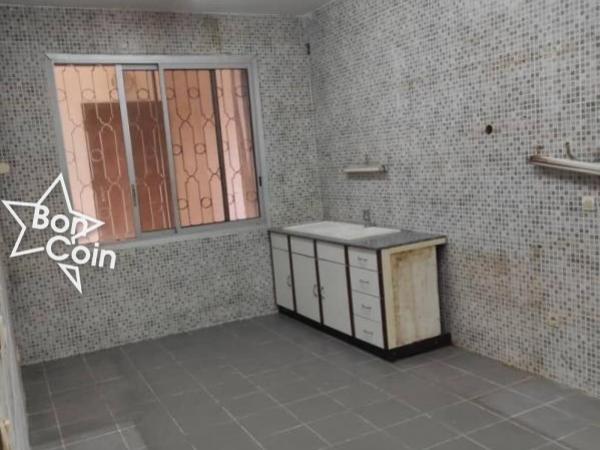 Duplex 4 Chambres à louer Bonapriso, Douala