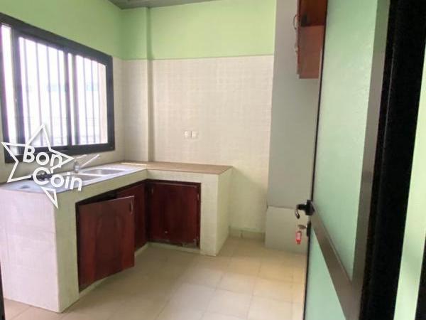 Appartement à louer à Bonapriso, Douala