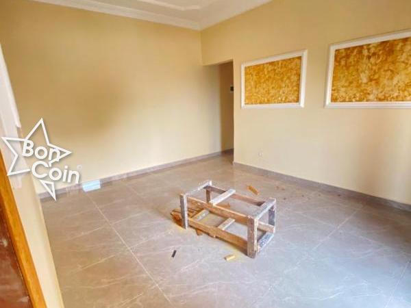 Studio moderne à louer à Logpom, Douala