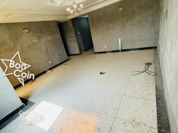 Appartements 3 chambres à louer à Bonamoussadi, Douala