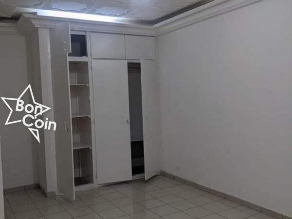 Duplex 5 chambres à louer à Yaoundé, Bastos