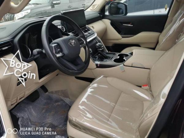 Toyota Land Cruiser VX 2022 