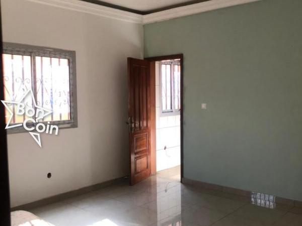Appartement individuel 3 chambres à louer à Dragage, Yaoundé
