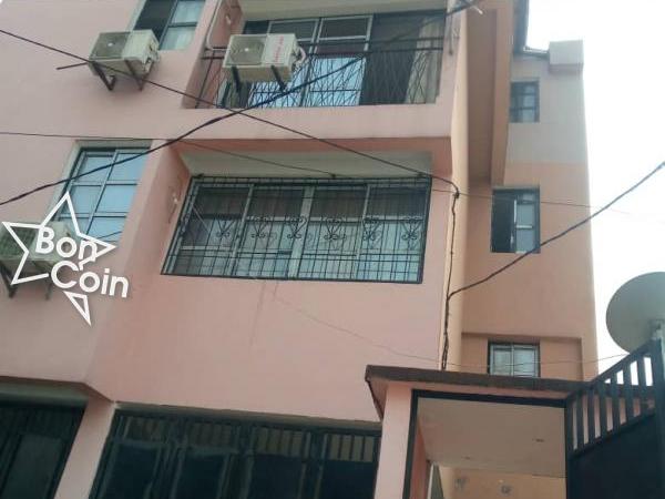 Appartement à louer à Deido, Douala