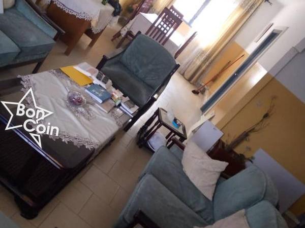 Villa 3 Chambres à louer à Kotto, Douala