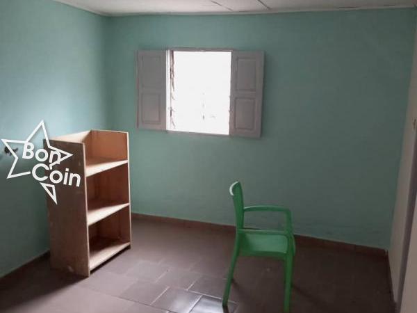 Studio moderne à louer à Omnisports, Yaoundé