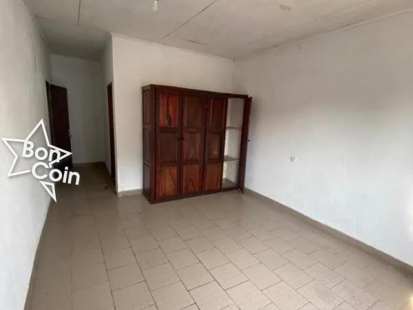 Appartement 3 Chambres à louer à Logbessou; Douala
