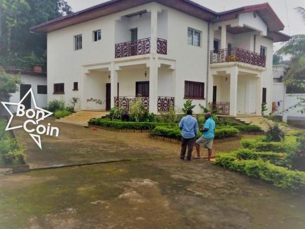Duplex à vendre à Yaoundé, SANTA BARBARA