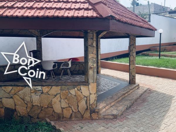 GRANDE VILLA  À LOUER À BASTOS, YAOUNDE