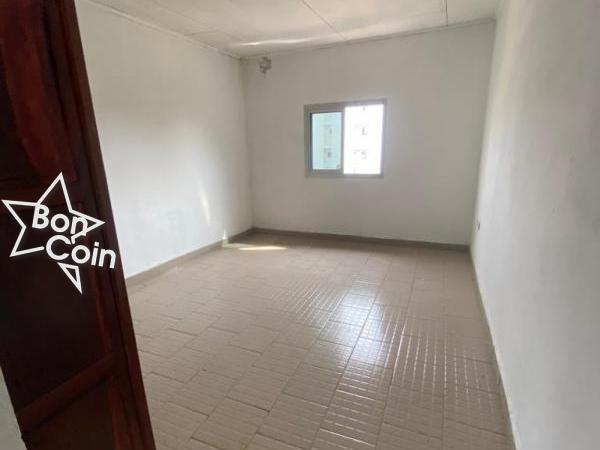 Appartement 3 Chambres à louer à Logbessou; Douala