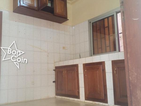 Appartement 3 Chambres à louer à Yaoundé, Omnisports 