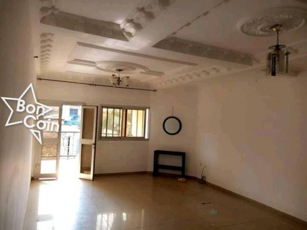 Appartement moderne à louer à Titi Garage, Yaoundé
