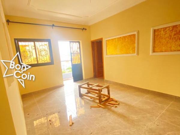 Studio moderne à louer à Logpom, Douala