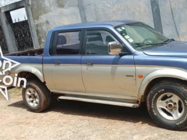 Mitsubishi pickup L200 année 2004