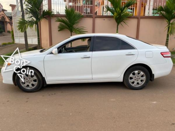 Toyota camry LE 2011 