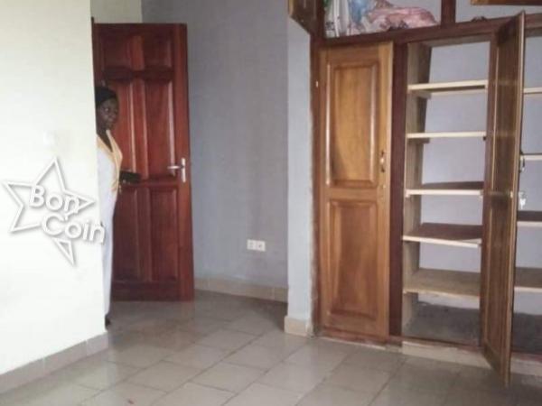 Appartement à louer à Titi Garage, Yaoundé