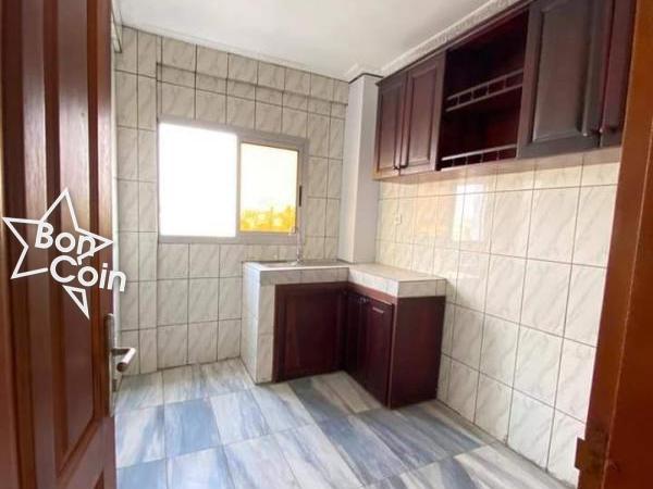 Appartement nouvellement construit à louer à Logpom, Douala
