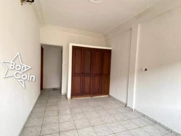 Appartement nouvellement construit à louer à Logpom, Douala