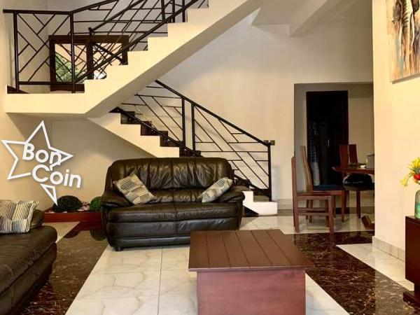 Duplex meublé à louer à Yaoundé, Omnisports 