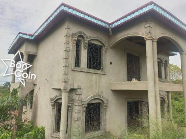 Duplex inachevé à vendre à Yaoundé, Nkolfoulou 