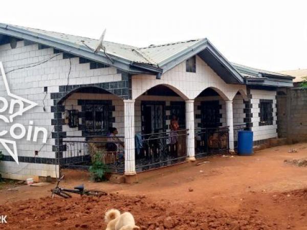 Villa à vendre à Yaoundé Quartier NKOABANG 