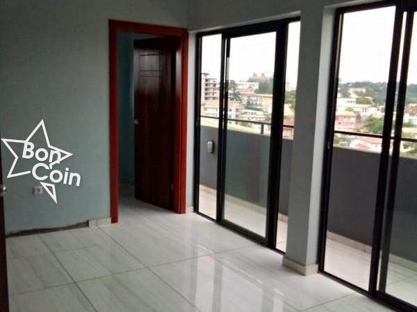 Appartement penthouse haut standing à louer à Bastos , Yaoundé
