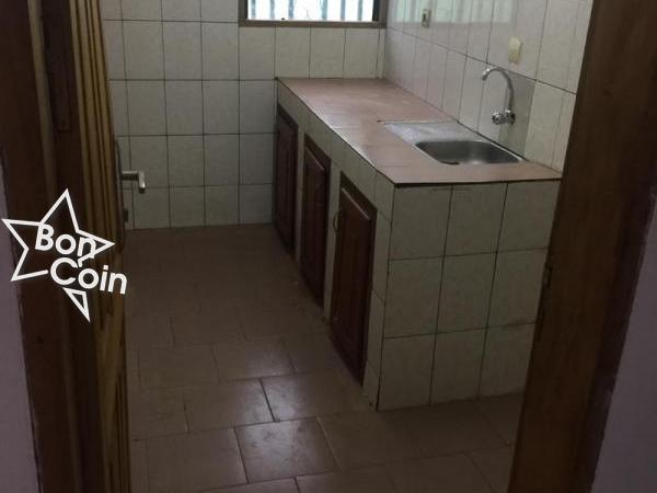 Appartement à louer à Omnisports, Yaoundé