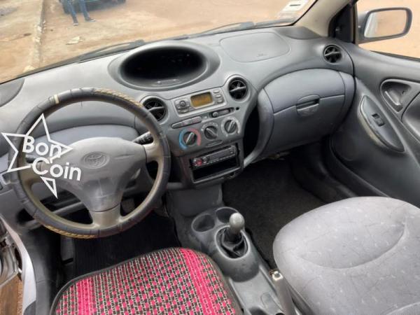 TOYOTA YARIS 2002