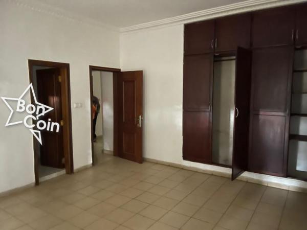 Appartement à louer à Golf, Yaoundé