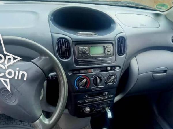 TOYOTA YARIS VERSO 2003