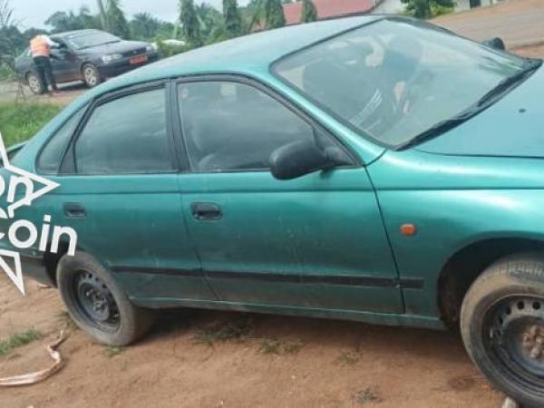 TOYOTA CARINA E 1998