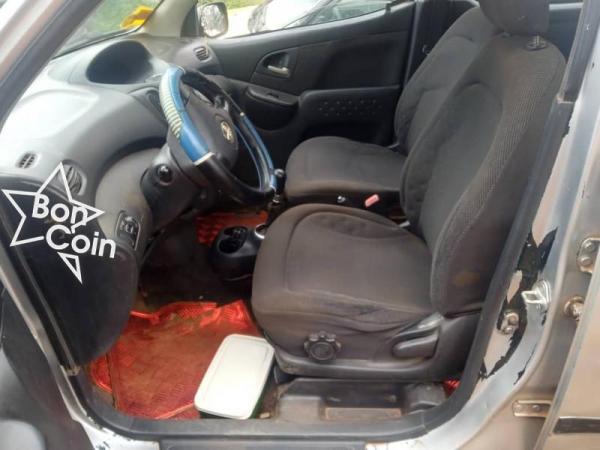TOYOTA YARIS VERSO 2002
