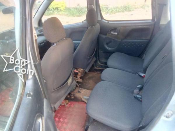 TOYOTA YARIS VERSO 2002