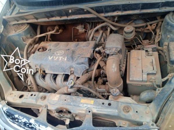 TOYOTA YARIS VERSO 2002