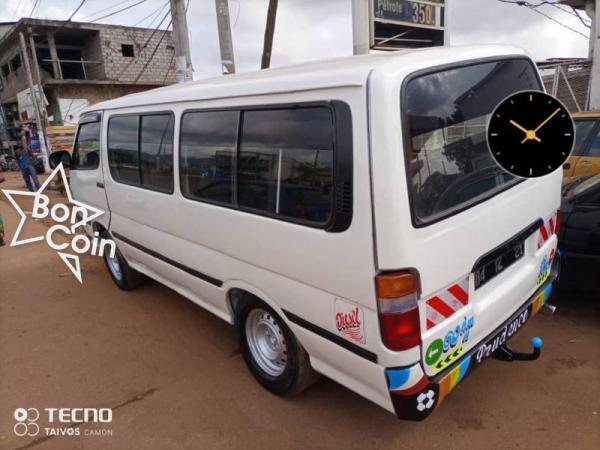 TOYOTA HIACE 19 places 2004 