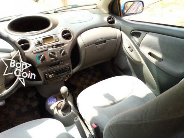 TOYOTA YARIS 2002