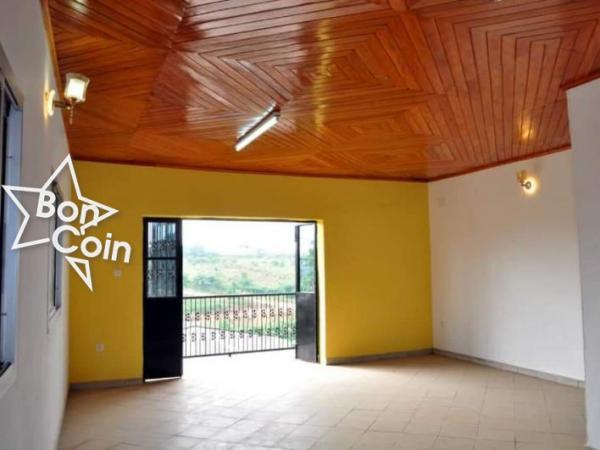 Immeuble à vendre à Nyalla, Douala 