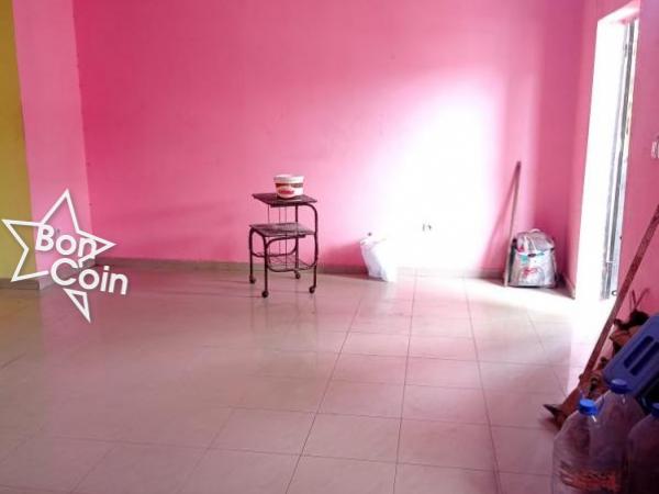 Appartement à louer à pk12, Douala